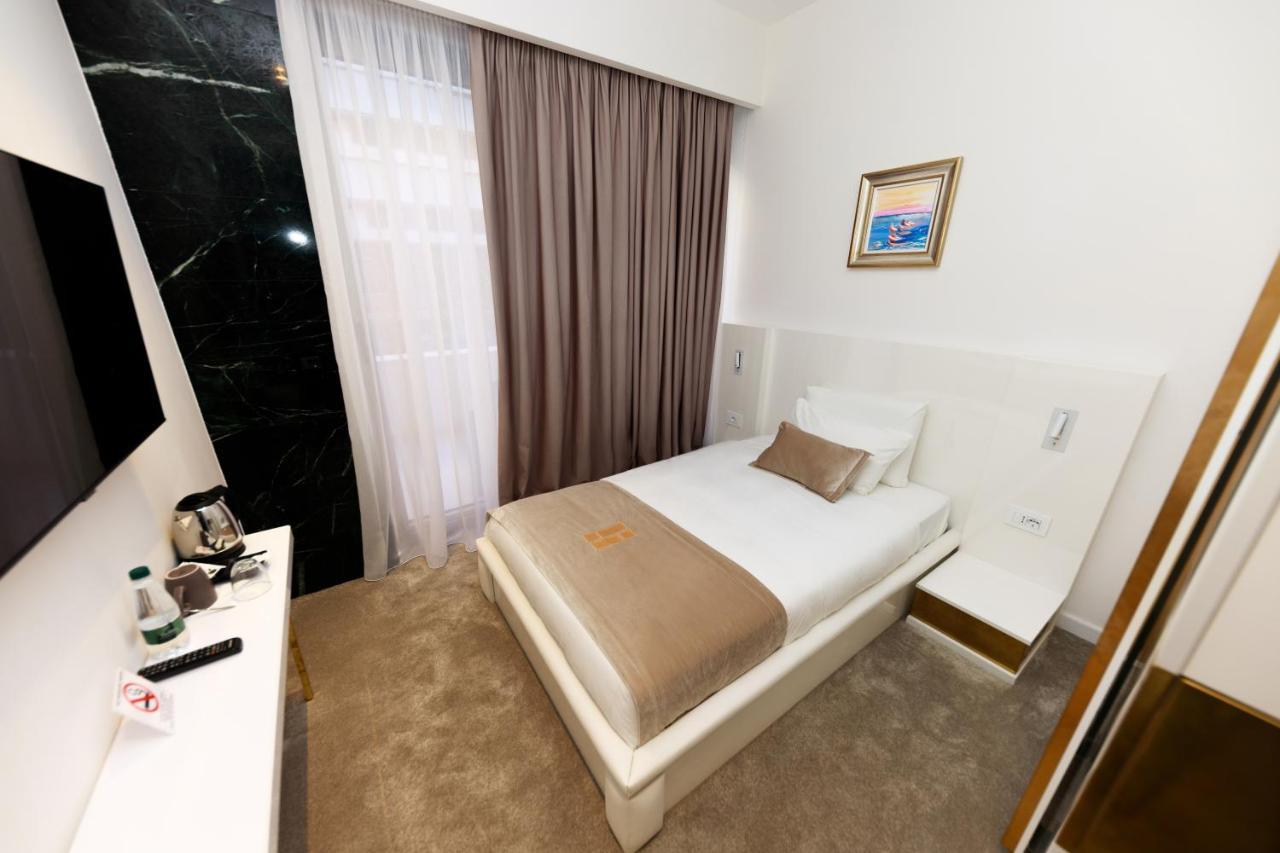 Habitat Hotel Tirana Exterior photo